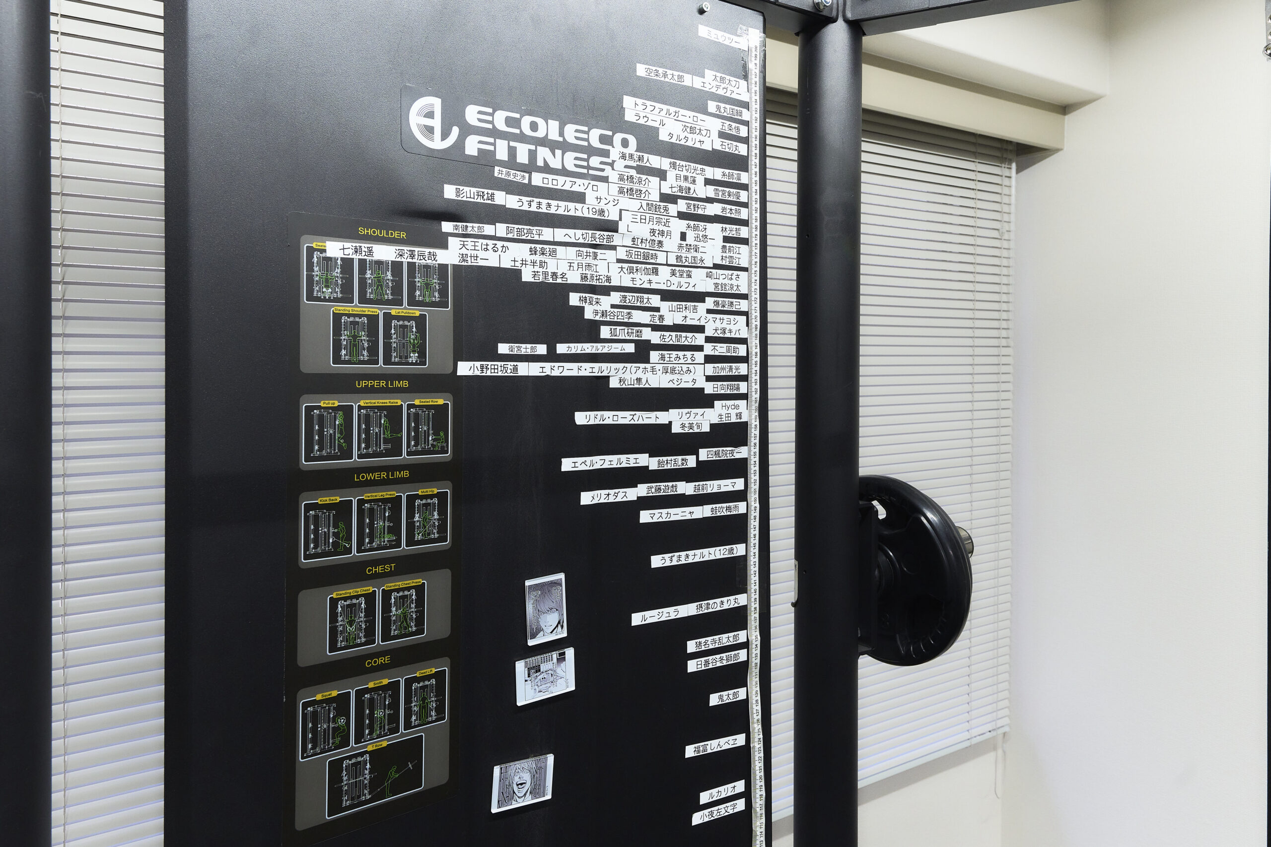 オタクジム梅田スタジオのマシーンに貼られたシール